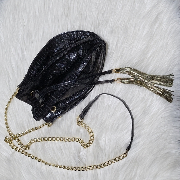 Cache reptile black bucket crossbody - Picture 4 of 14